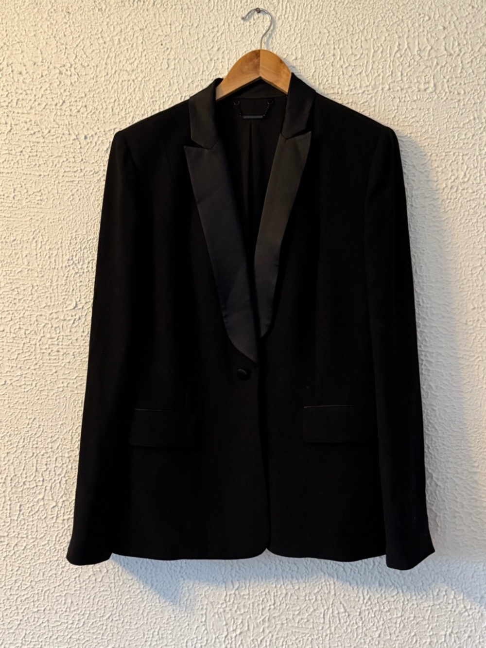 Elie Tahari Black Satin-Lapel Blazer